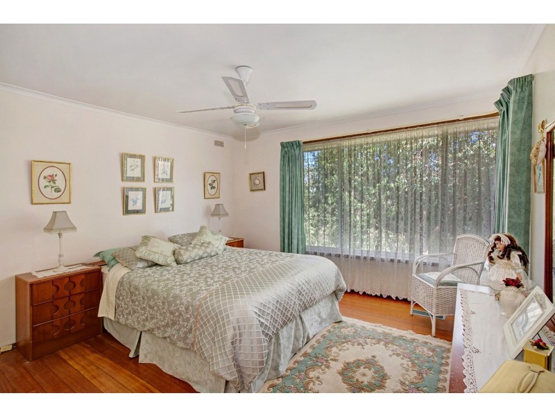 8 Baringa Road, Croydon North VIC 3136