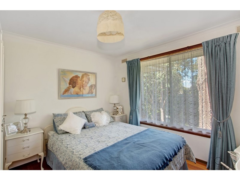 8 Baringa Road, Croydon North VIC 3136