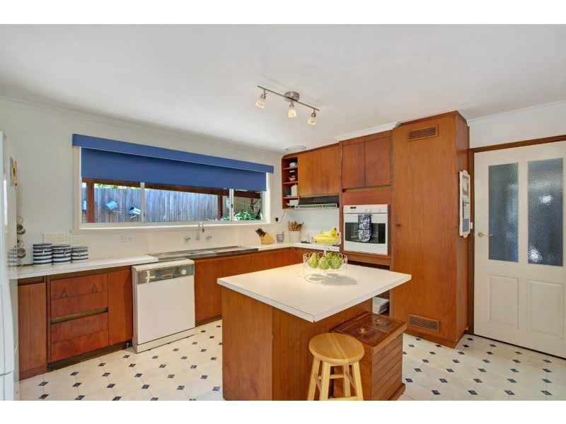 8 Baringa Road, Croydon North VIC 3136