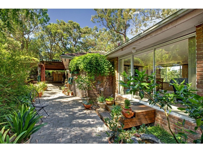 8 Baringa Road, Croydon North VIC 3136