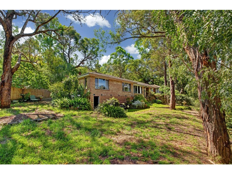 8 Baringa Road, Croydon North VIC 3136