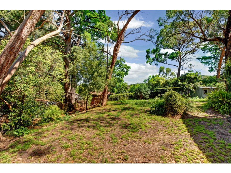 8 Baringa Road, Croydon North VIC 3136