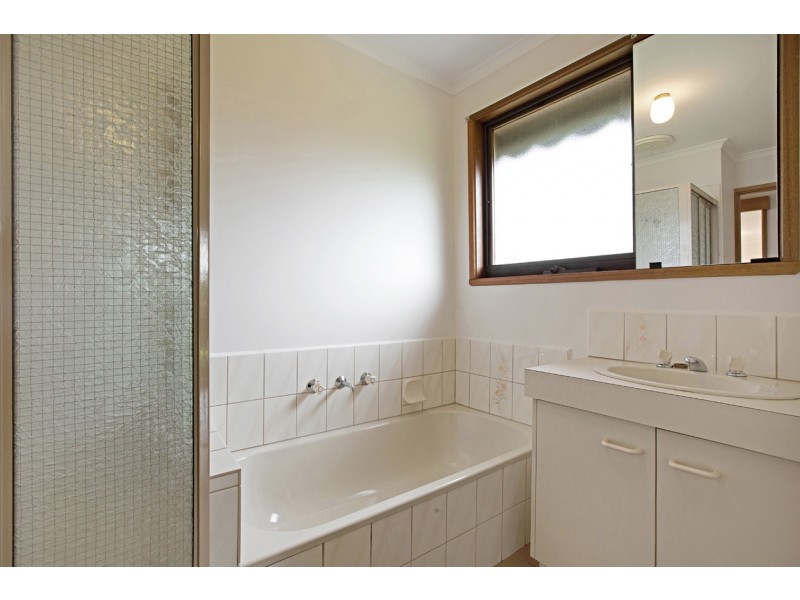 2/830 Mt Dandenong Road, Montrose VIC 3765