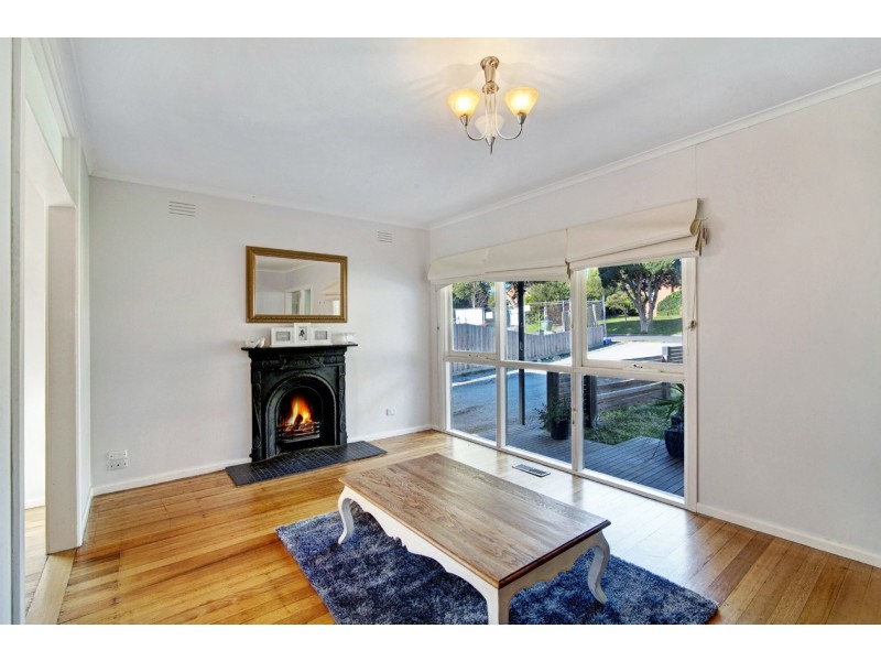 24 Yvonne Avenue, Croydon South VIC 3136