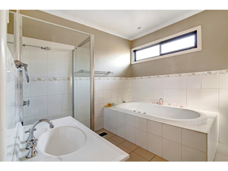 24 Yvonne Avenue, Croydon South VIC 3136