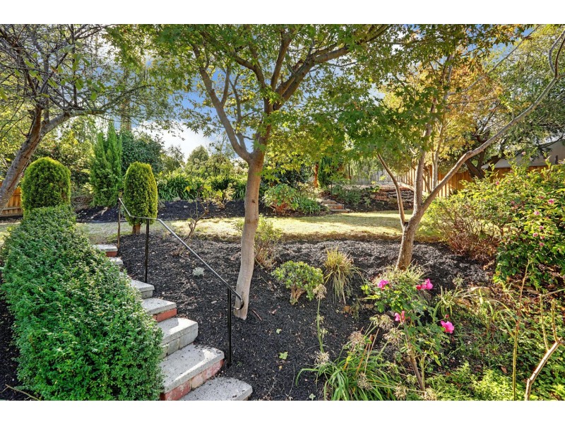 52 Montana Parade, Croydon VIC 3136