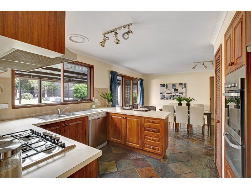 10 Loddon Court, Croydon Hills VIC 3136