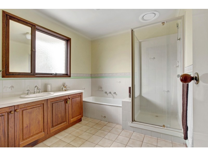 10 Loddon Court, Croydon Hills VIC 3136