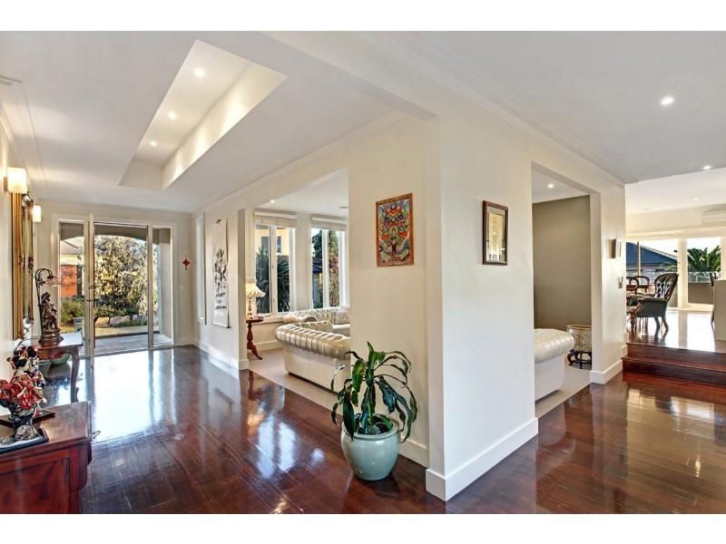 6 St John Circle, Chirnside Park VIC 3116