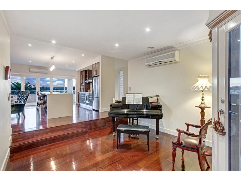 6 St John Circle, Chirnside Park VIC 3116