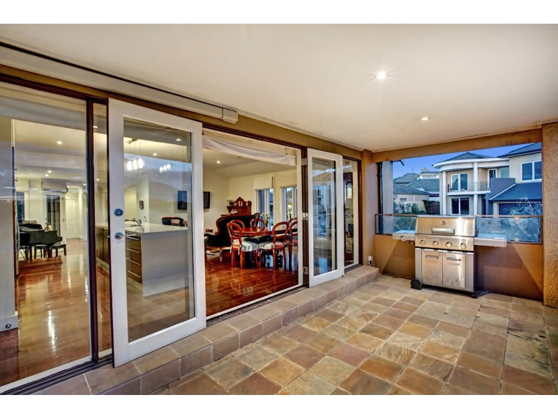 6 St John Circle, Chirnside Park VIC 3116