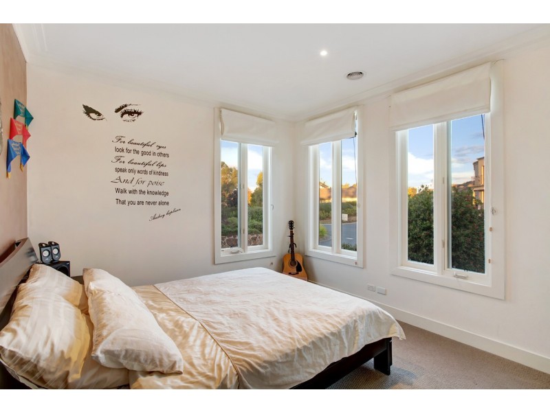 6 St John Circle, Chirnside Park VIC 3116