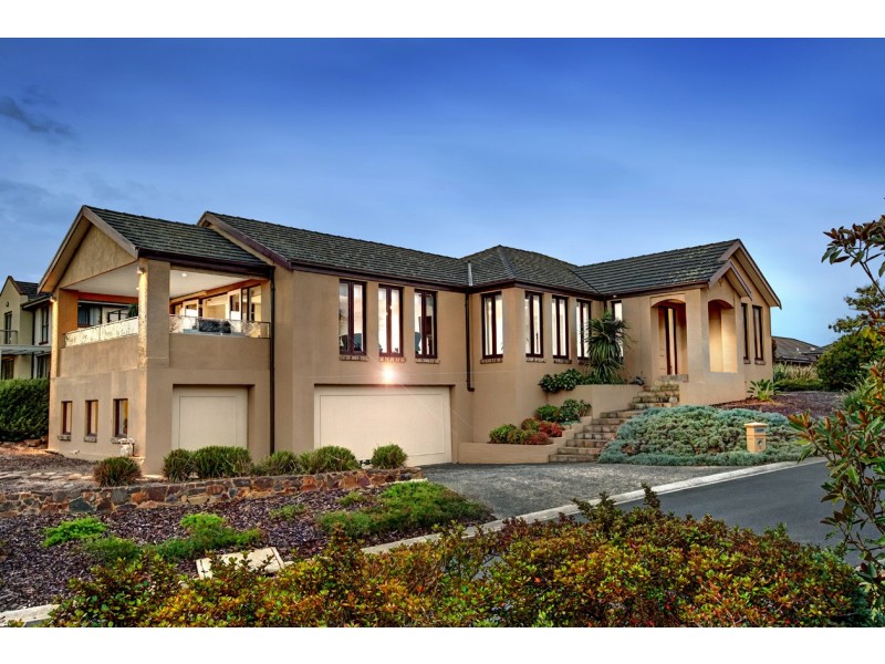 6 St John Circle, Chirnside Park VIC 3116