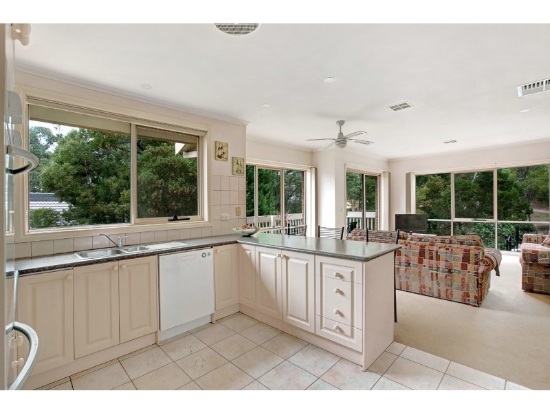 8 Justin Court, Croydon North VIC 3136