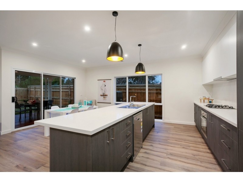 1 & 2/13 Rosedale Crescent, Ringwood East VIC 3135