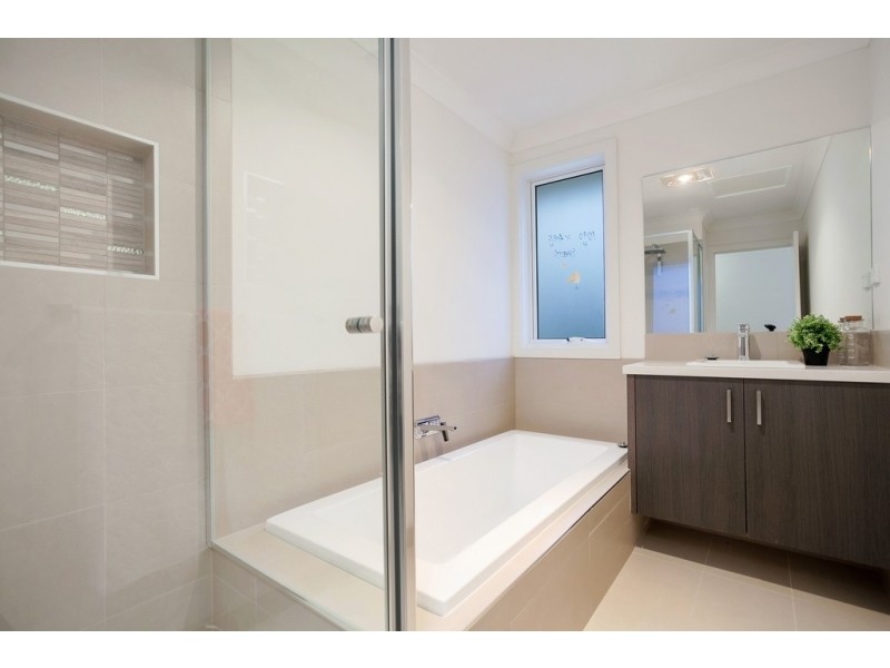 1 & 2/13 Rosedale Crescent, Ringwood East VIC 3135