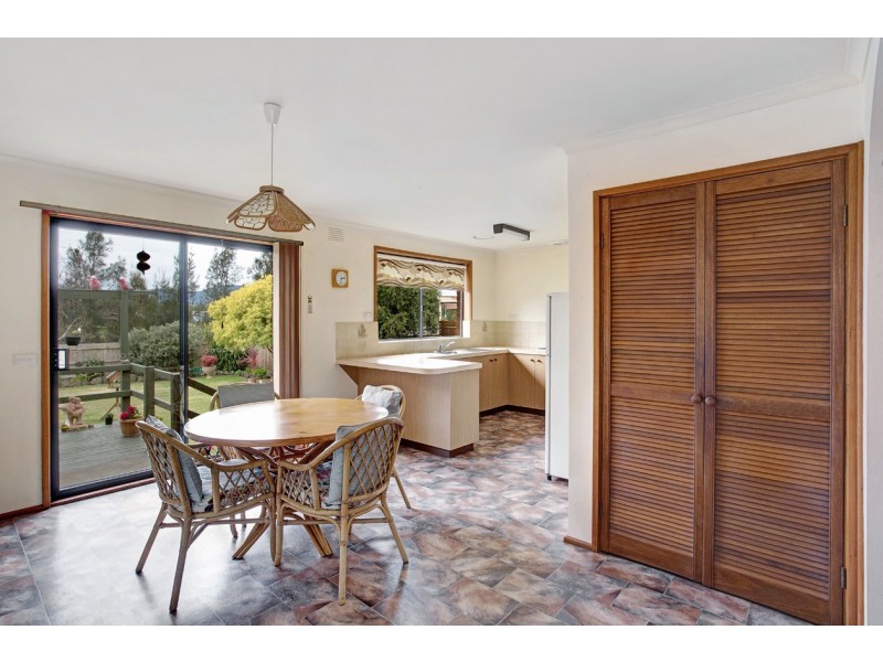 24 Valleyview Drive, Rowville VIC 3178