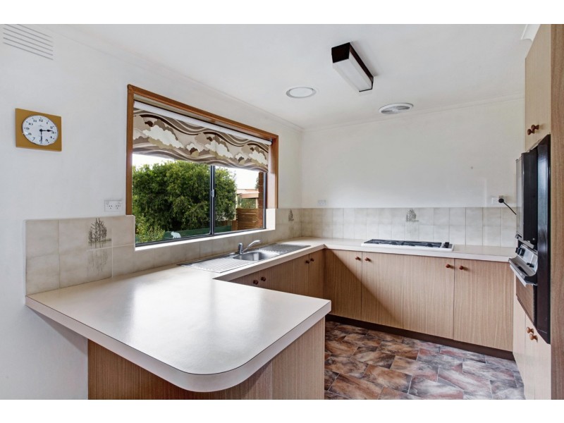 24 Valleyview Drive, Rowville VIC 3178