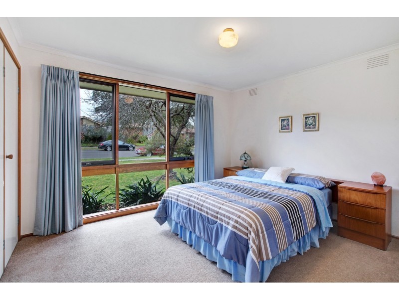 24 Valleyview Drive, Rowville VIC 3178