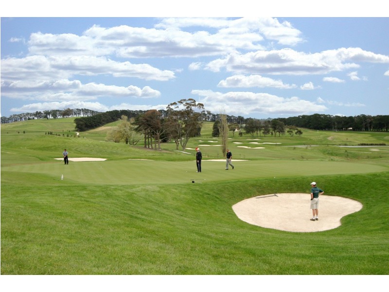 17 Henley Bridge Road, Chirnside Park VIC 3116