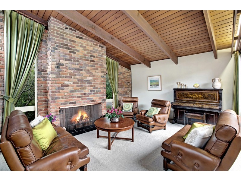 1 Sherwood Court, Croydon VIC 3136