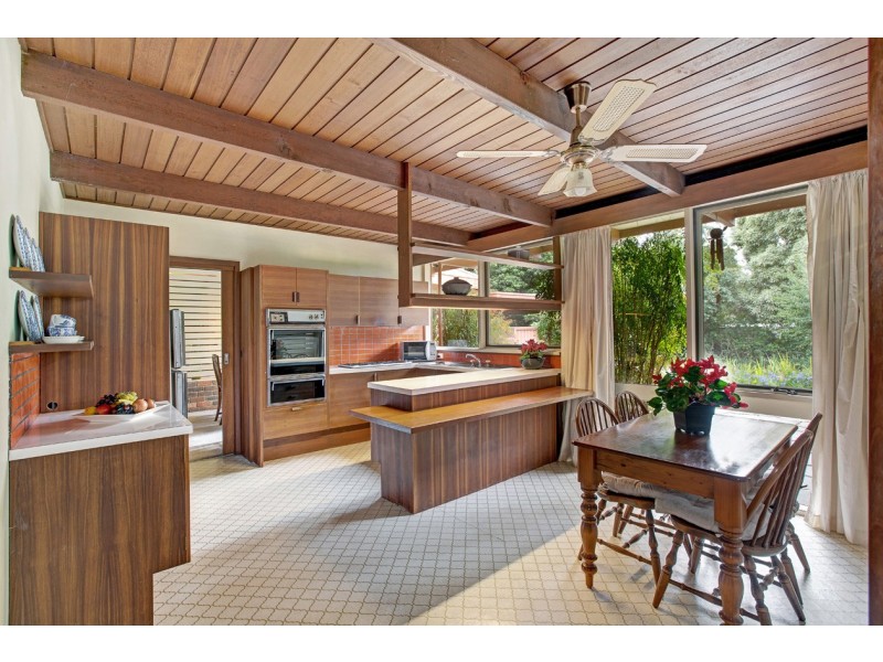 1 Sherwood Court, Croydon VIC 3136