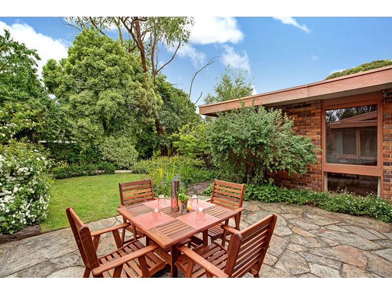 1 Sherwood Court, Croydon VIC 3136