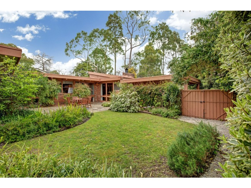1 Sherwood Court, Croydon VIC 3136