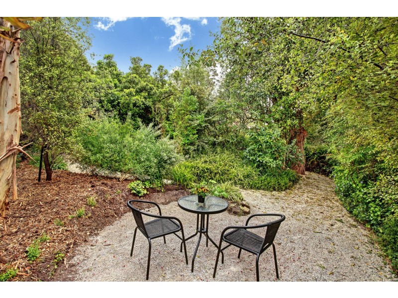 1 Sherwood Court, Croydon VIC 3136