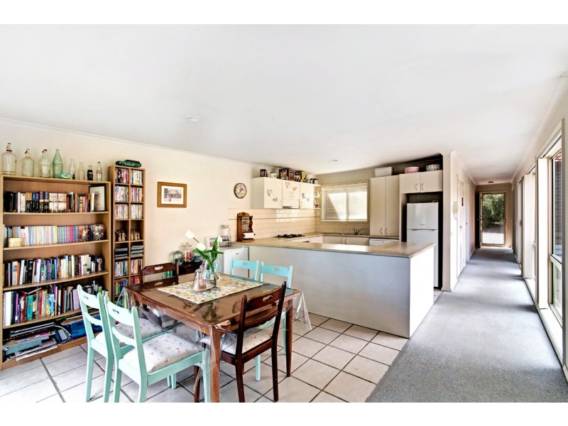 6/74 Eastfield Road, Croydon South VIC 3136