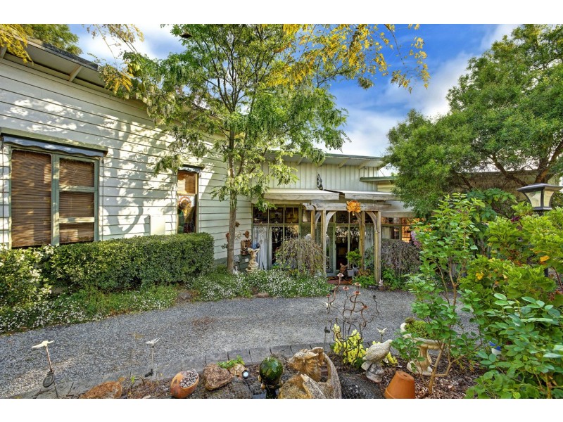 19 Braeside Avenue, Ringwood East VIC 3135