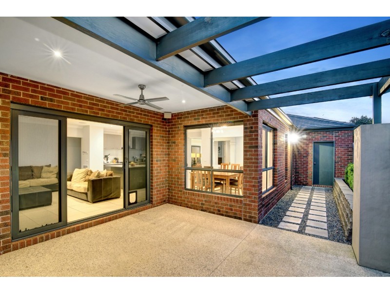 7 Tudor Drive, Mooroolbark VIC 3138