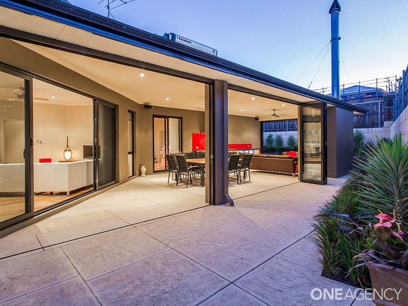 9  Lomatia Ramble, Halls Head WA 6210