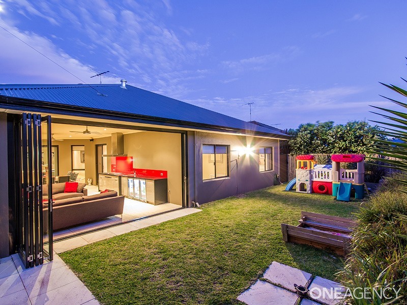 9  Lomatia Ramble, Halls Head WA 6210