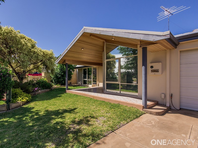 5 Leeton Close, Halls Head WA 6210