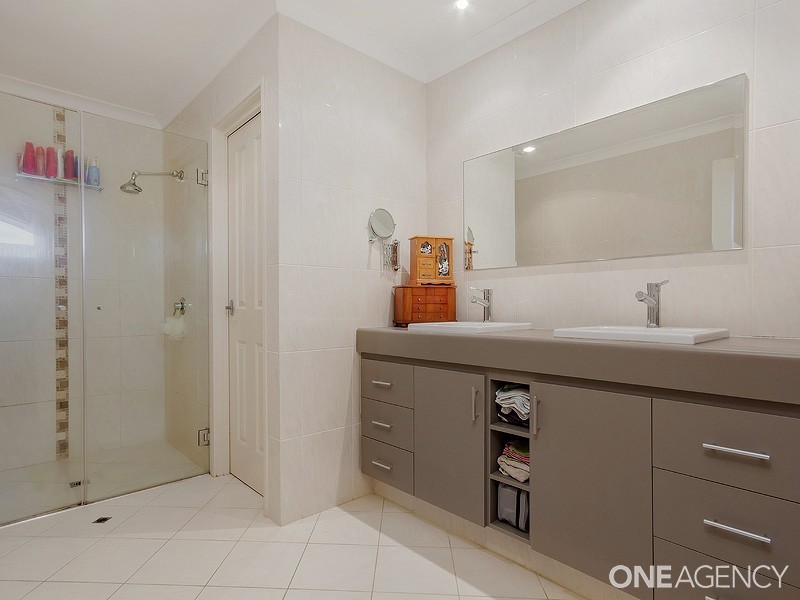 5 Leeton Close, Halls Head WA 6210