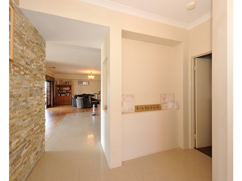 14 Waratah Circle, Halls Head WA 6210