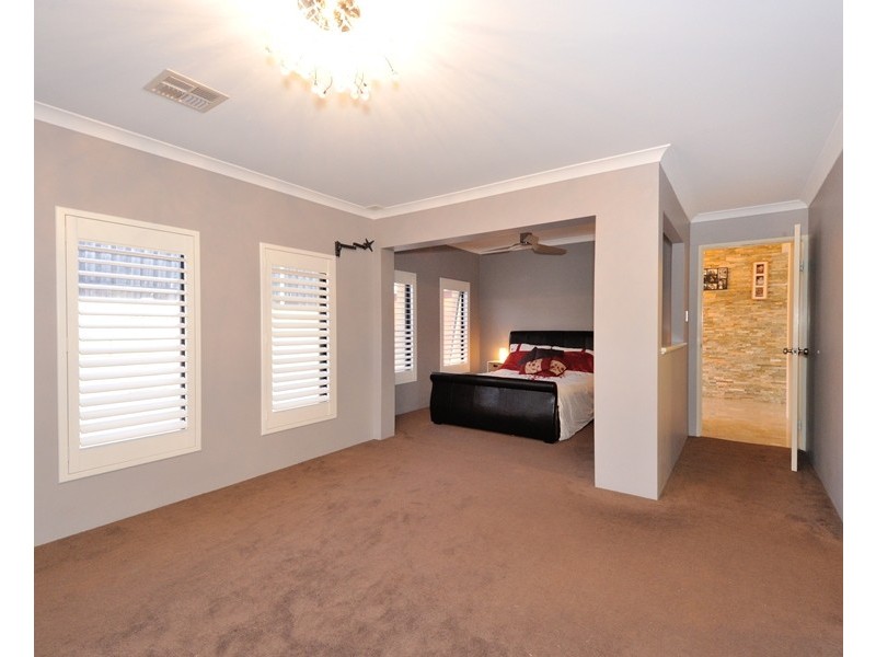 14 Waratah Circle, Halls Head WA 6210