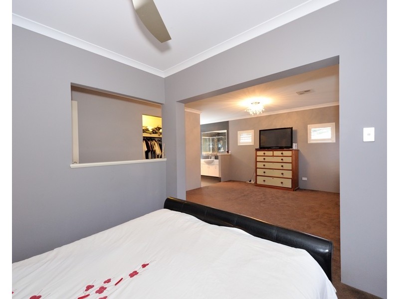 14 Waratah Circle, Halls Head WA 6210