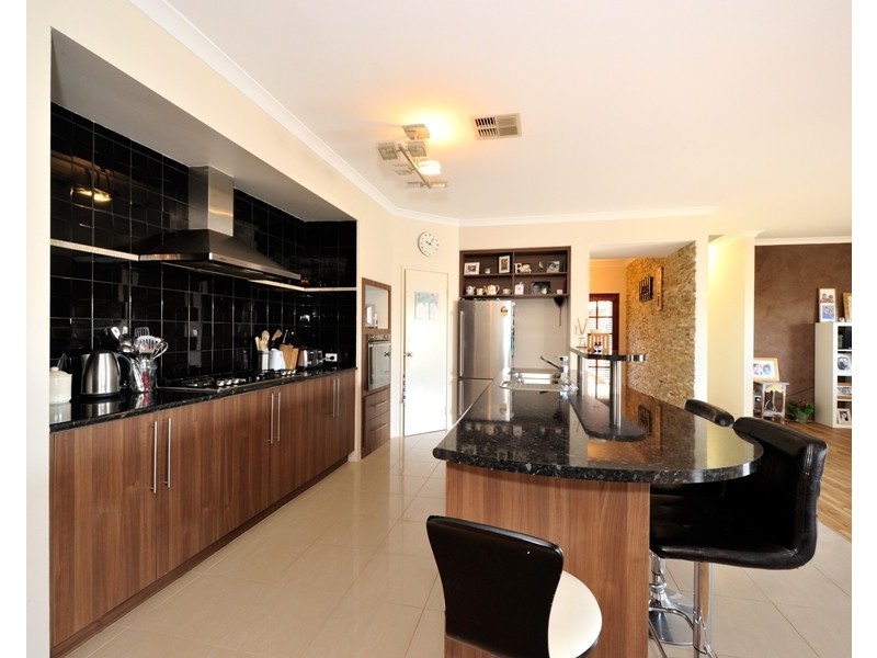 14 Waratah Circle, Halls Head WA 6210