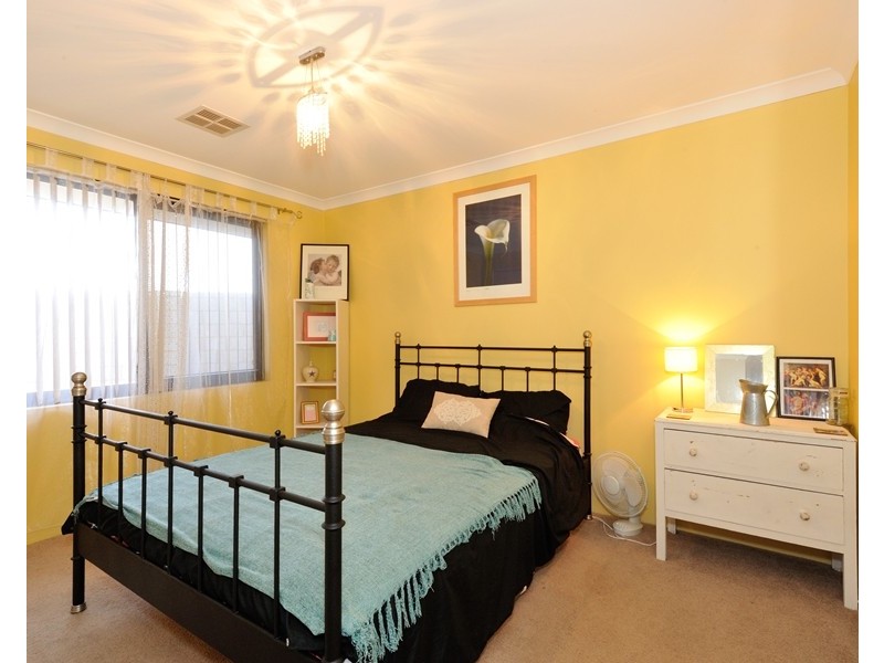 14 Waratah Circle, Halls Head WA 6210