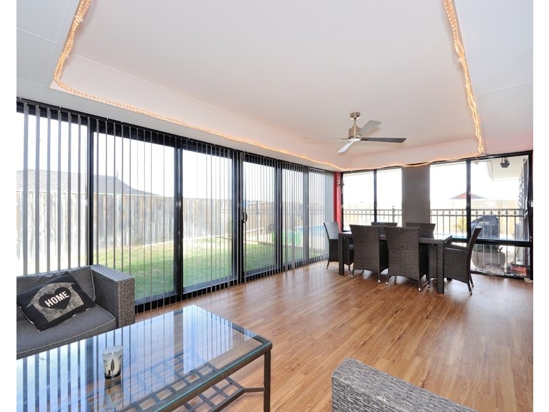 14 Waratah Circle, Halls Head WA 6210