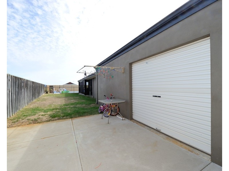 14 Waratah Circle, Halls Head WA 6210