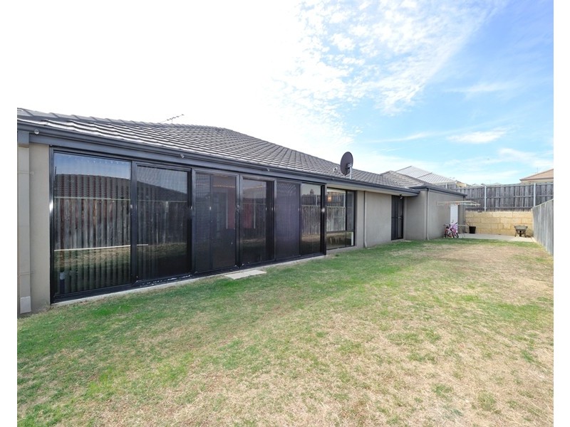 14 Waratah Circle, Halls Head WA 6210
