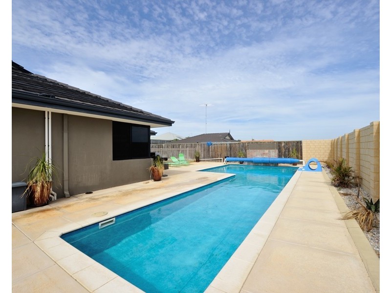 14 Waratah Circle, Halls Head WA 6210