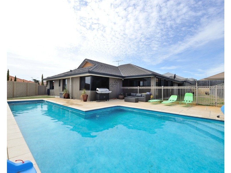 14 Waratah Circle, Halls Head WA 6210