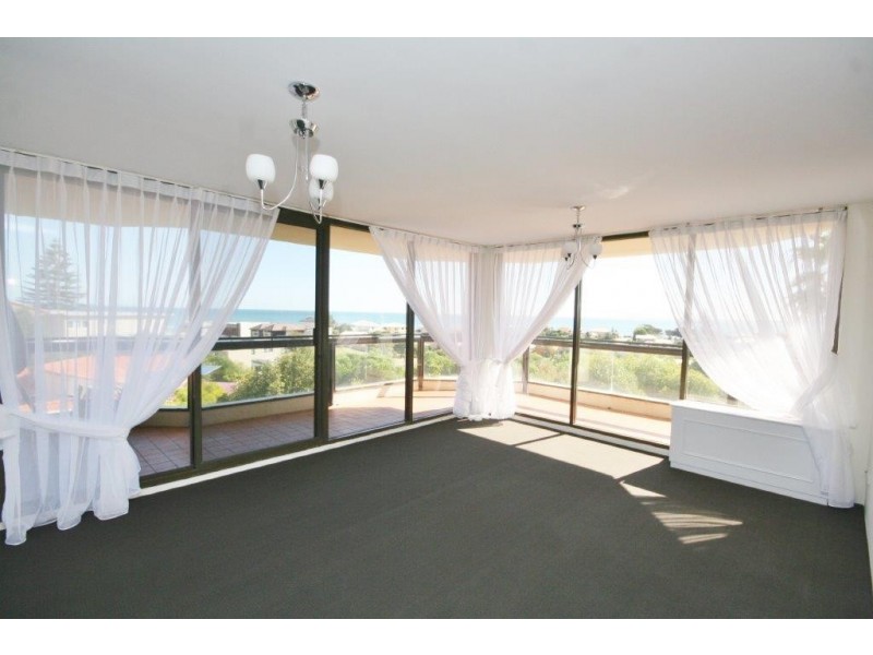 9/6a Valley Road, Halls Head WA 6210