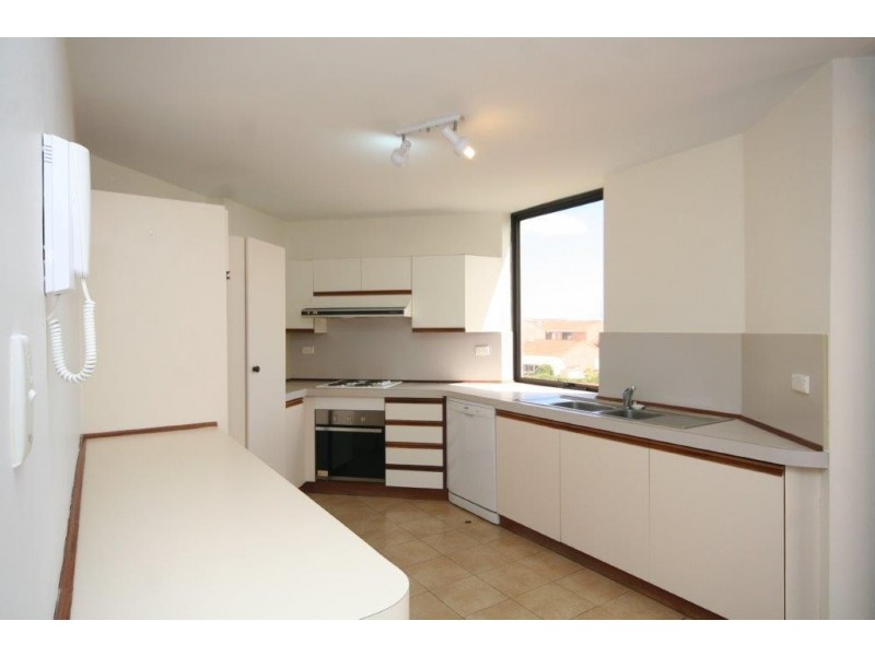 9/6a Valley Road, Halls Head WA 6210