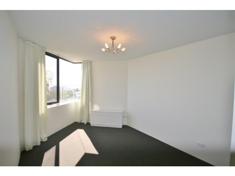 9/6a Valley Road, Halls Head WA 6210