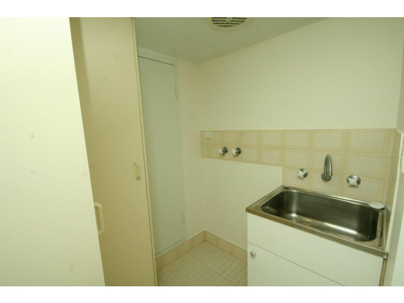 9/6a Valley Road, Halls Head WA 6210